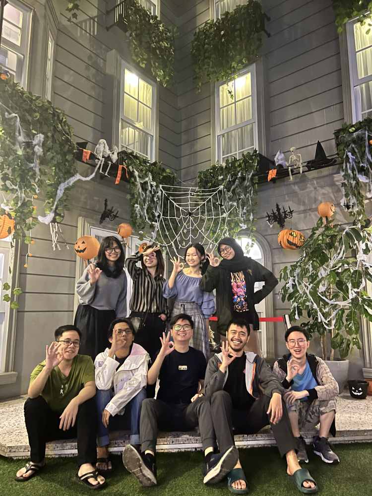 Tim Exploding Soes Studio